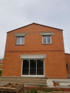 fermetures-tet-artisan-menuisier-millas-pyrenees-orientales-66-exterieures-moustiquaire-stores-cuisine-volet-fenêtre-porte