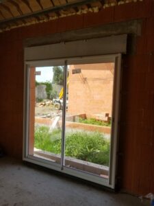 fermetures-tet-artisan-menuisier-millas-pyrenees-orientales-66-exterieures-moustiquaire-stores-cuisine-volet-fenêtre-porte